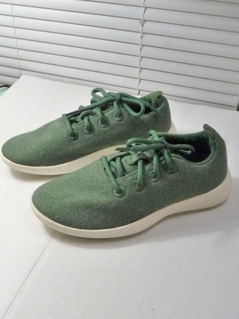 Allbirds Size 7 Woolrunners Green